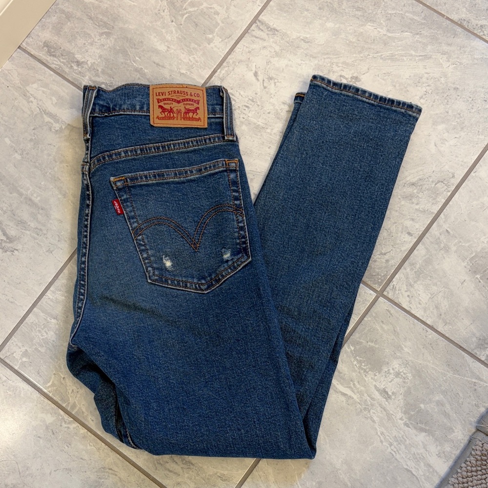 Levi's Wedgie Skinny Blue Button-Fly Jeans